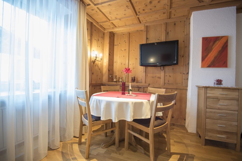Apartmán Haus Andreas Seefeld in Tirol Pokoj fotografie
