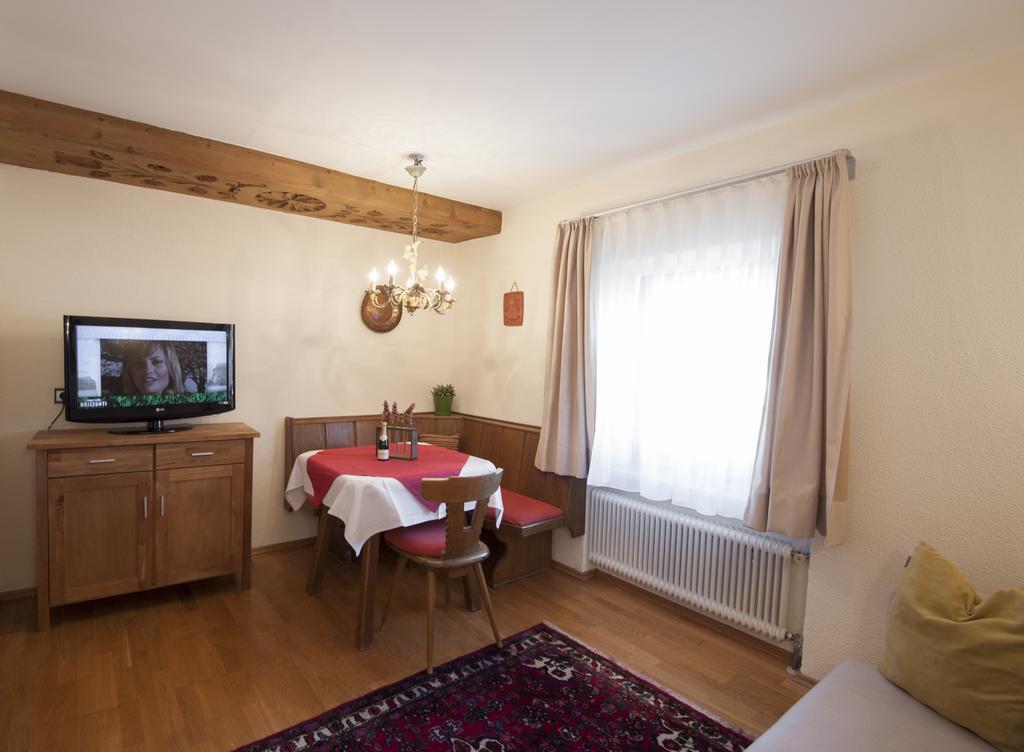 Apartmán Haus Andreas Seefeld in Tirol Pokoj fotografie