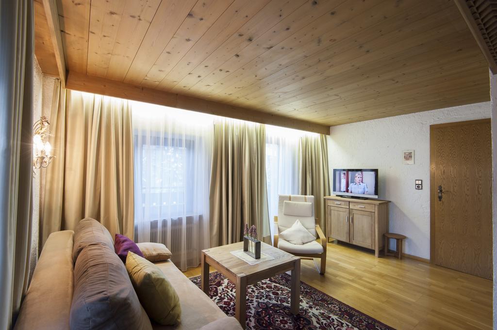 Apartmán Haus Andreas Seefeld in Tirol Pokoj fotografie